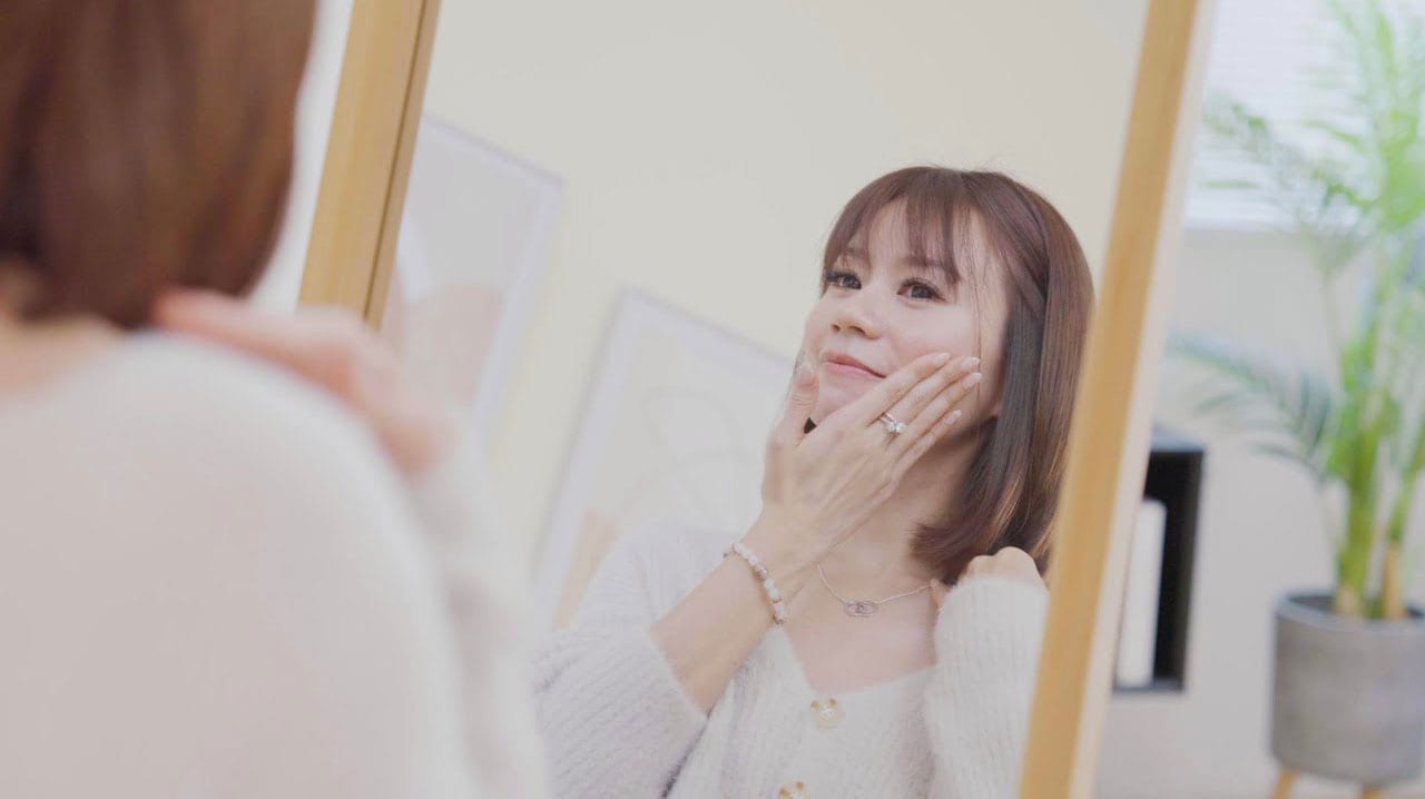 Finding Confidence After Feeling Judged For Her Acne Skin | #FindYourGlow x Mei Wei